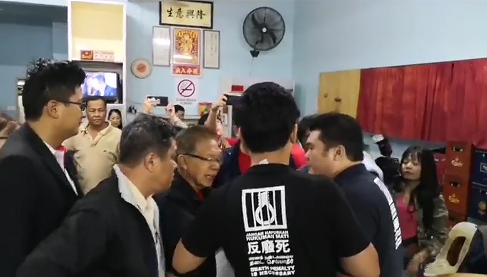 马来西亚行动党资深领袖林吉祥前往金马仑高原的甘榜拉惹扫街拜票