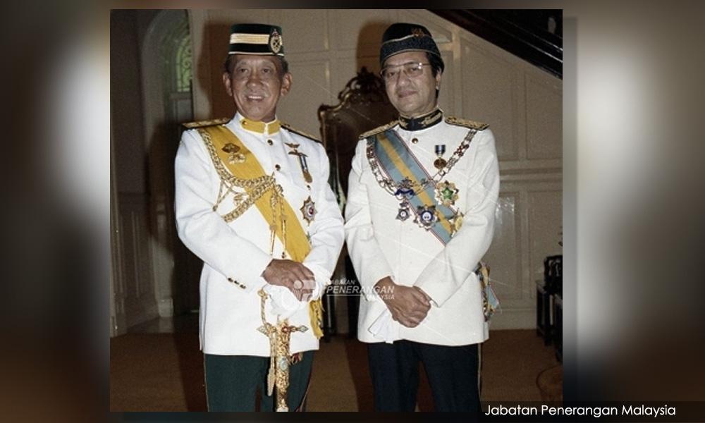 大马首相马哈迪与王室
